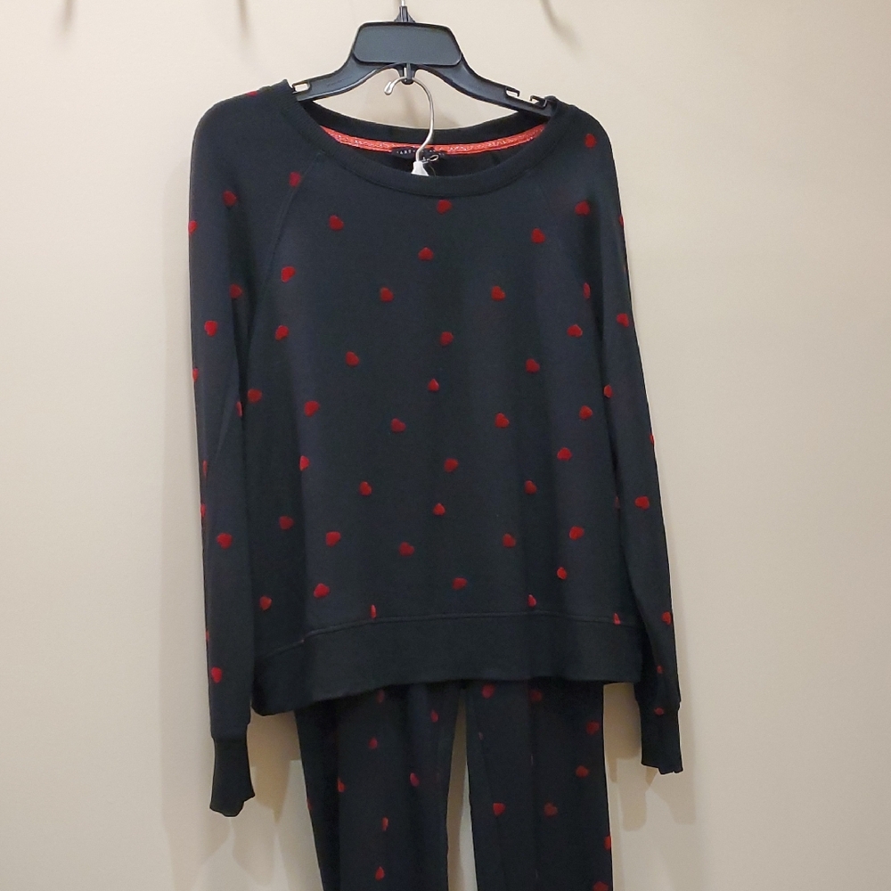 Jane and Delancey Black Pajama Set withVelvet Red Heart